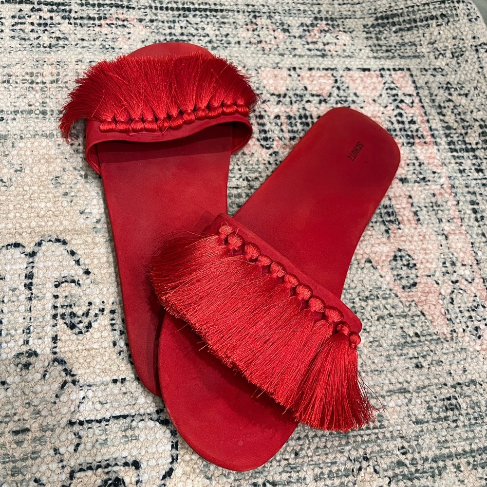 Schutz red fringe slides, size 8.5